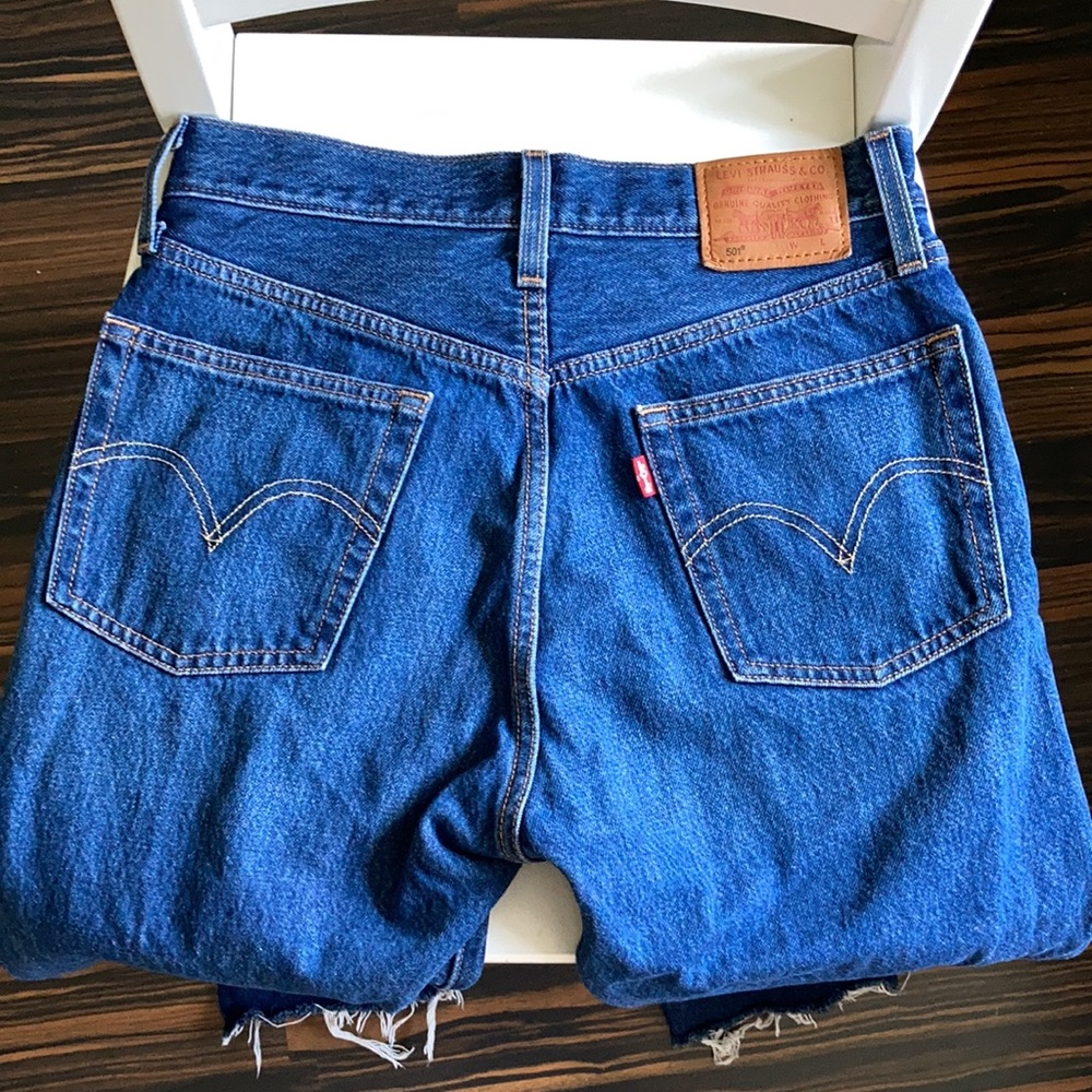 SOLD - LIKE NEW Levi’s 501 Distressed Raw Hem Crop Jeans - Picture 4 of 13